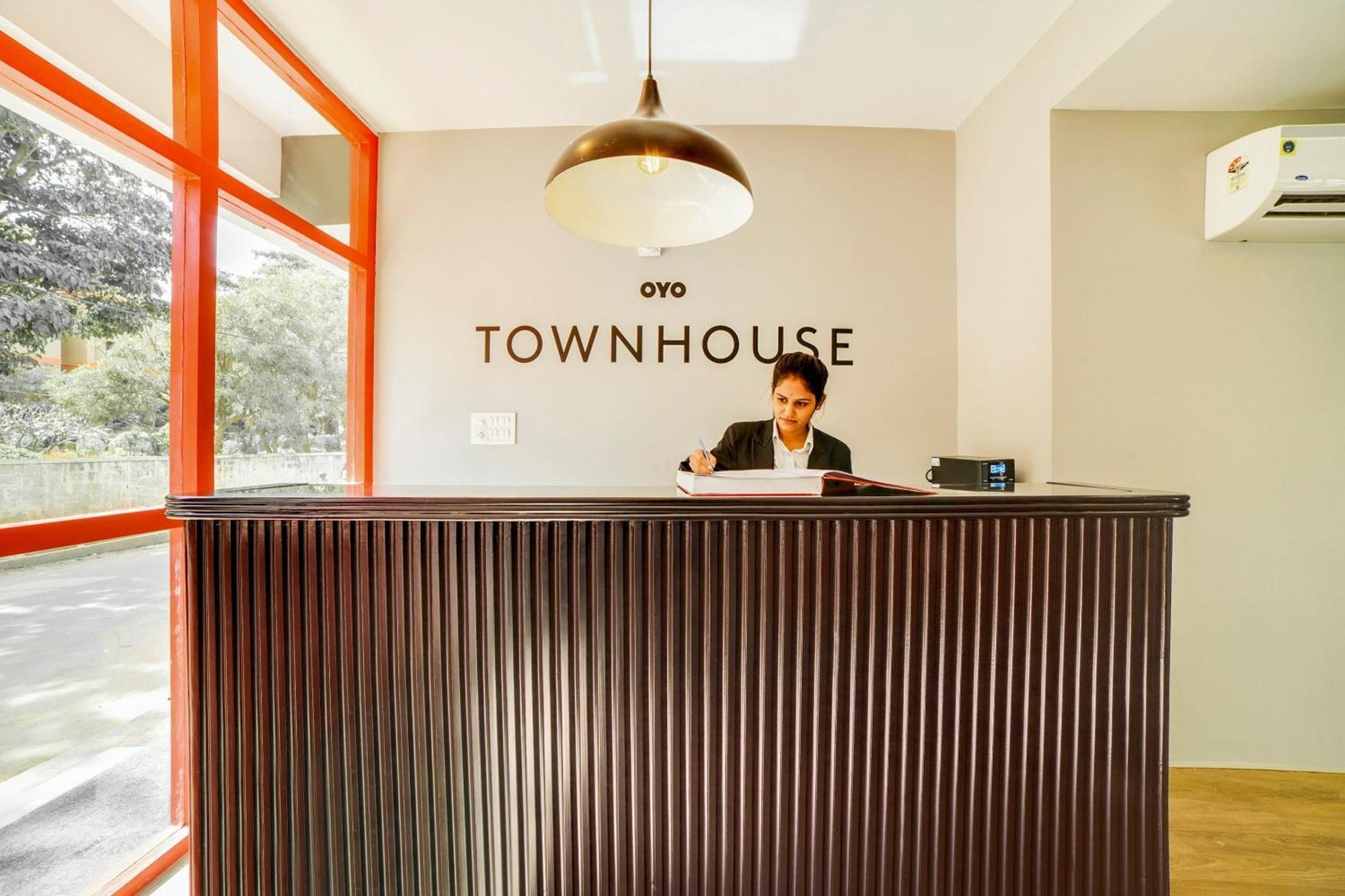 Townhouse Sarvar Hospitality Near Ascendas Park Square Mall Bangalore Eksteriør billede