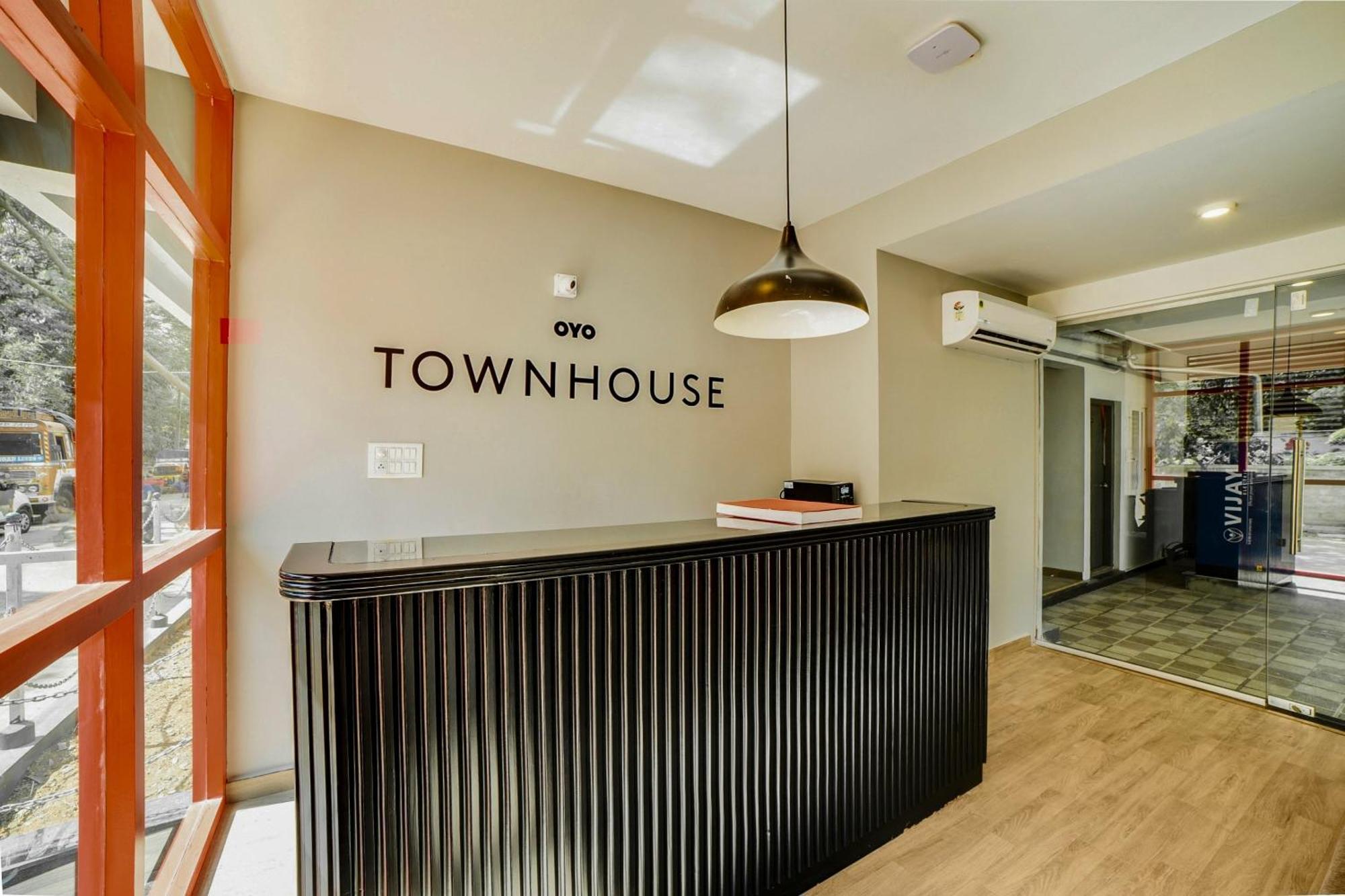Townhouse Sarvar Hospitality Near Ascendas Park Square Mall Bangalore Eksteriør billede